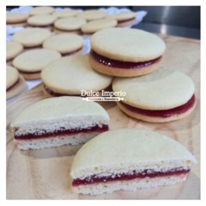 Bandeja alfajor maicena frambuesa.
