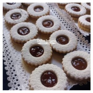 Bandeja galletas delicias mermelada.